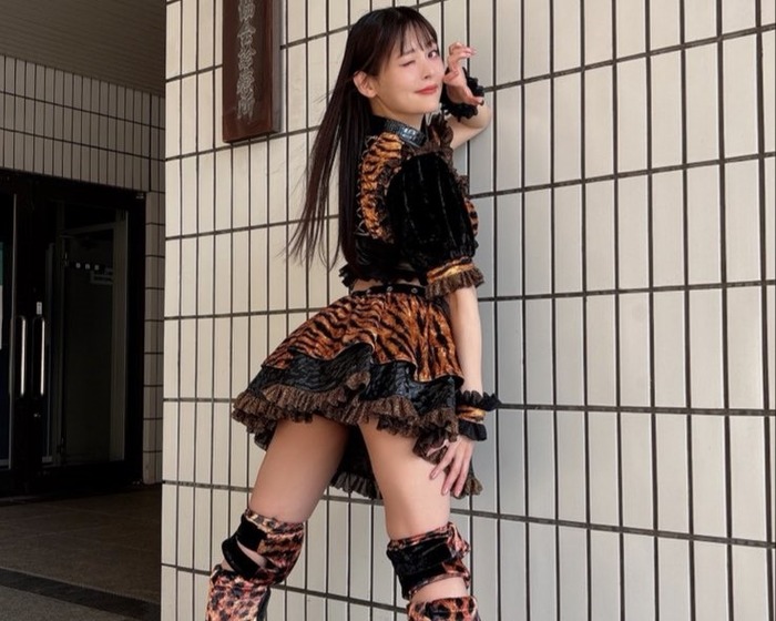 【画像】美人声優さん、立ちバックポーズで誘惑してしまうwwwwww