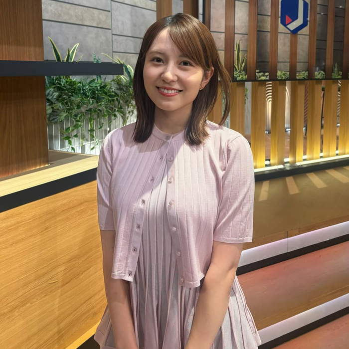 【GIF】三山賀子アナ、乳房がやらしく暴れる瞬間がえちえちすぎるwwwwww