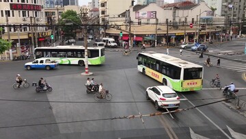 中国の交差点に落とし穴