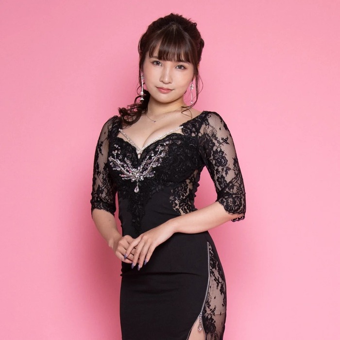 【動画】セクシー女優さん、ブルマ姿で大暴れしてる姿を激写されてしまうwwwwwww