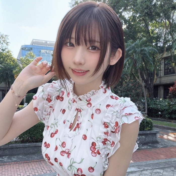 【動画】コスプレイヤーえなこさん、透けブラ状態でお乳を激しく揺らしてしまうｗｗｗｗｗｗ