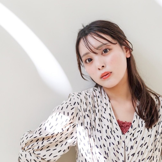 【画像】山本未来アナ、胸元全開なスケベ衣装を着てしまうｗｗｗｗｗｗ