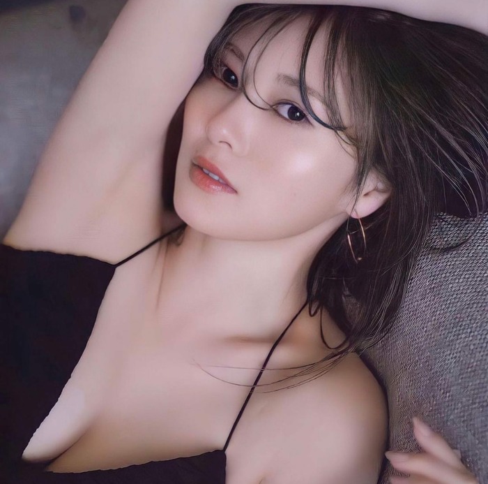 白石麻衣の下着おっぱい