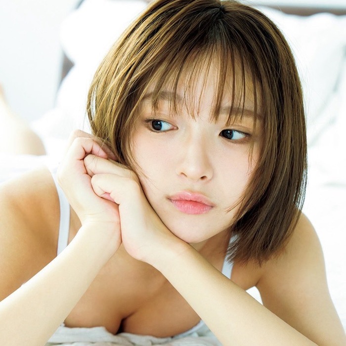 【画像】人気グラドルさん、思わぬ部分が映り込んでしまい話題になってしまうwwwwwww