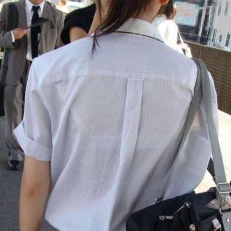 【画像】夏終了に伴い、制服女子の透けブラ終了のお知らせｗｗｗｗｗｗｗ