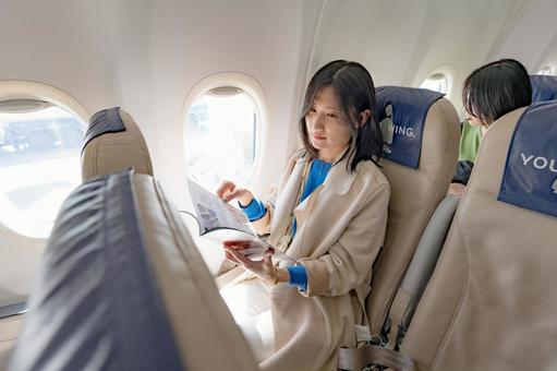 【画像】飛行機にダダみたいな女いてワロタｗｗｗｗｗｗｗ