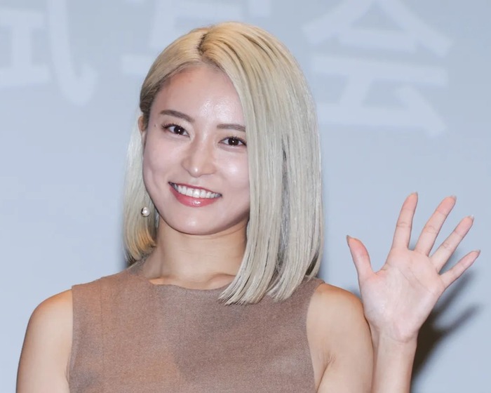 【画像】小島瑠璃子(32)さん、ついに全力でお○ぱいを見せてしまうｗｗｗｗｗｗｗ