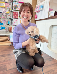 【画像】女子アナさん、謎のポーズでﾊﾟｼｬﾘ