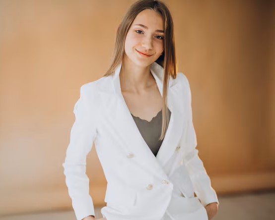 【画像】美魔女の国会議員さん、新たなプロフ写真が話題になってしまうwwwwww