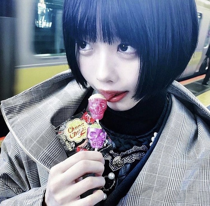【画像】あのちゃん、疑似フ○ラが気持ちよさそうすぎるwwwwww