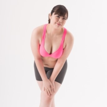 【画像】お胸が大きすぎて縦に潰れちゃう女の子wwwwww