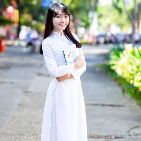 【画像】セクシーなベトナム人留学生さん、ヒドい仕打ちを受けてしまう・・・・・・