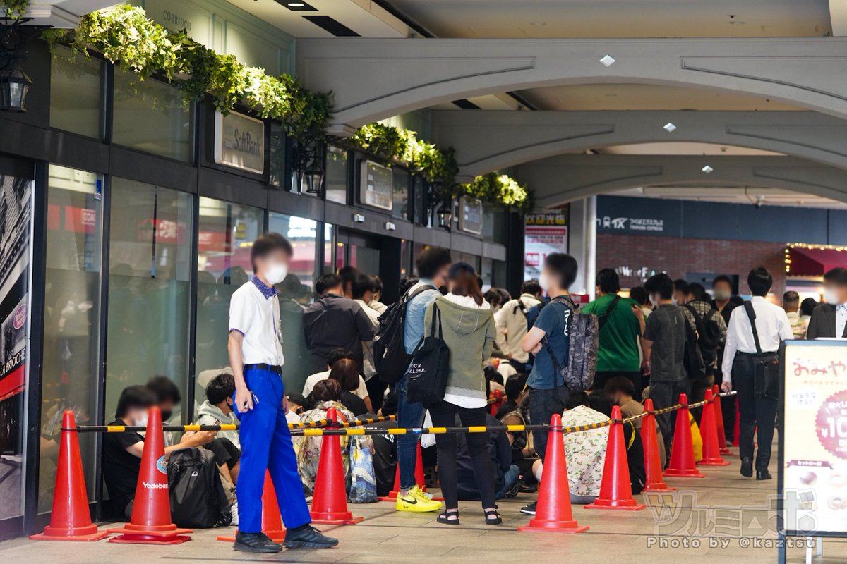 画像 今日発売のポケモンカードのために朝から量販店に行列する日本人ｗｗｗｗ 女子アナお宝画像速報 5chまとめ