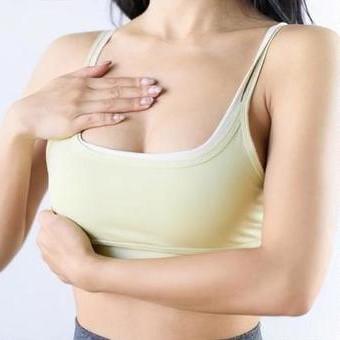 【画像】豊胸手術した女性のビフォーアフターが凄すぎるwwwww