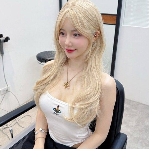 【動画】美人アーティストさん、ファッションショーで見事な下乳をご解禁ｗｗｗｗｗｗ