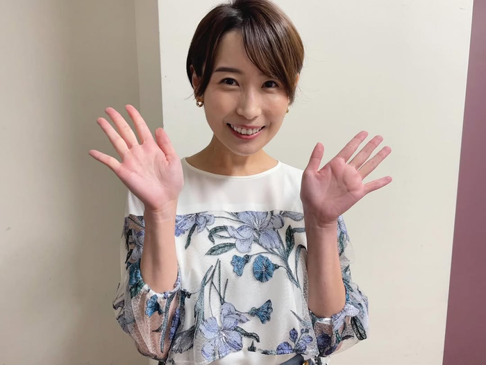 【画像】気象予報士の近藤奈央さん、お辞儀の際にお○ぱいの形がバレてしまうｗｗｗｗｗｗｗ