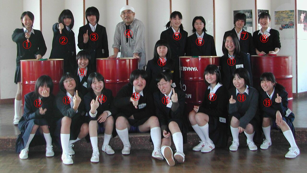 パンチラ　集合写真　女子 画像】えちえち女子高校生さん、集合写真でパンチラしてしまう : 女子アナお宝画像速報－5chまとめ