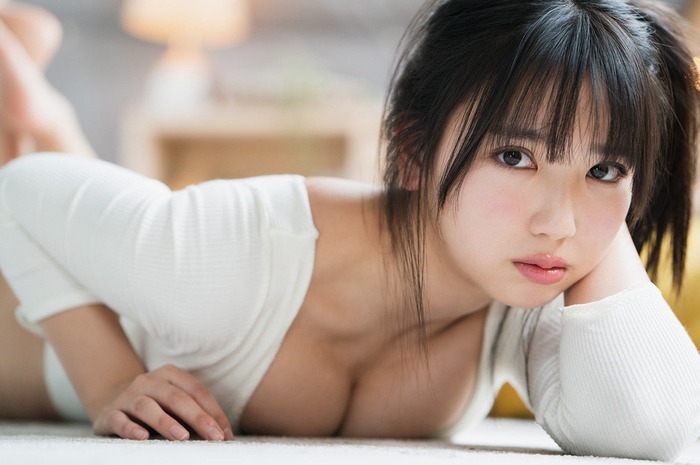 沢口愛華の水着グラビア
