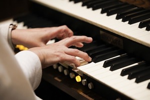 【画像】地上波で音大生の乳首ポロリ