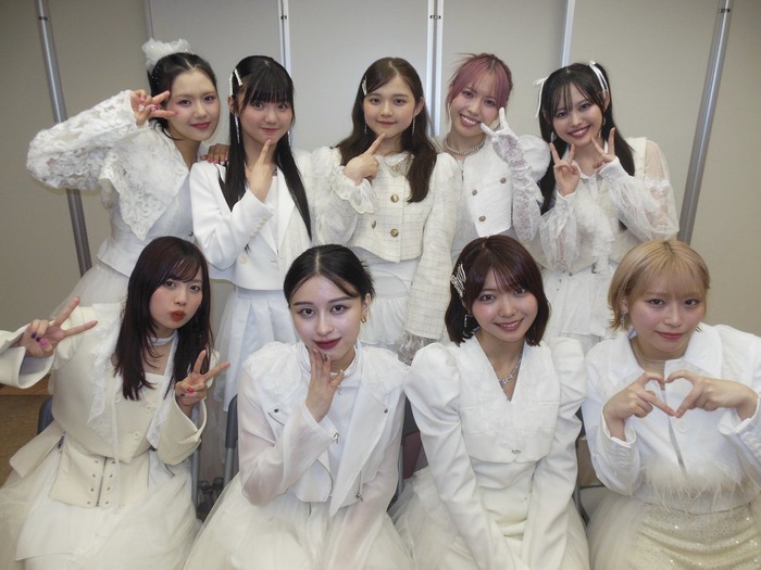 【画像】アイドルグループさん、武道館公演のステージが巨大すぎると話題になるｗｗｗｗｗ