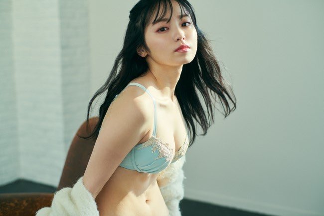 今泉佑唯の妊婦姿