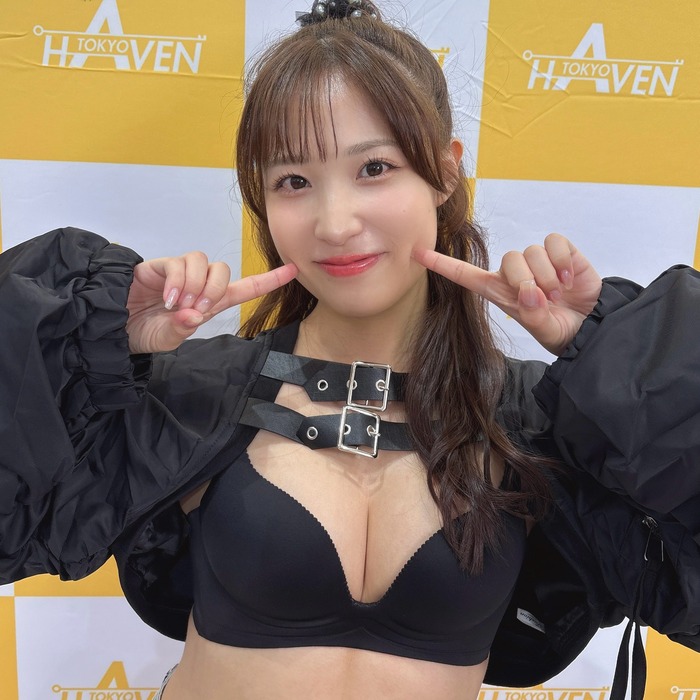 【画像】超人気∧∨女優さんの引退イベント、2.5時間飲み放題で良心的だと話題にｗｗｗｗｗｗｗ