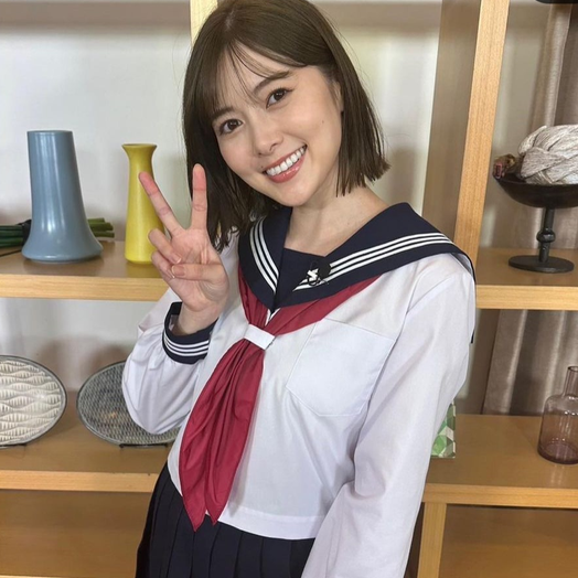 【画像】白石麻衣(33)さんの女子高生コスプレ、まだイケるwwwwww