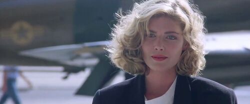 ケリー・マクギリスの若い頃