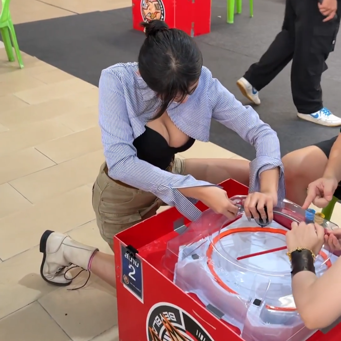 【動画】海外のベイブレード大会、ドスケベすぎる光景だったｗｗｗｗｗｗｗ