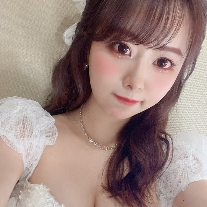 【画像】巨乳声優さん、∧∨女優みたいなビジュアルだと話題になってしまうwwwwww