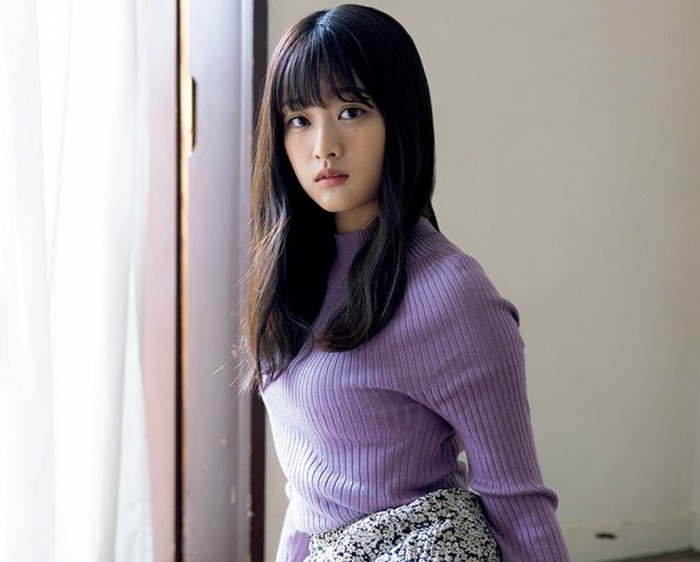 原田葵のニットおっぱい