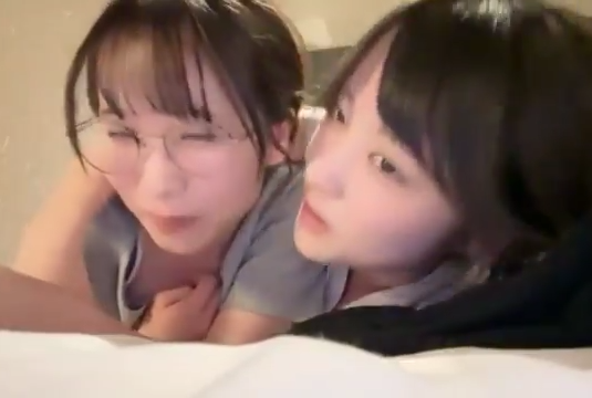 【画像】アイドルさん、生配信中におっぱじめてしまいエ□展開にｗｗｗｗｗｗ