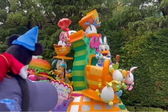ディズニーランドのパレード