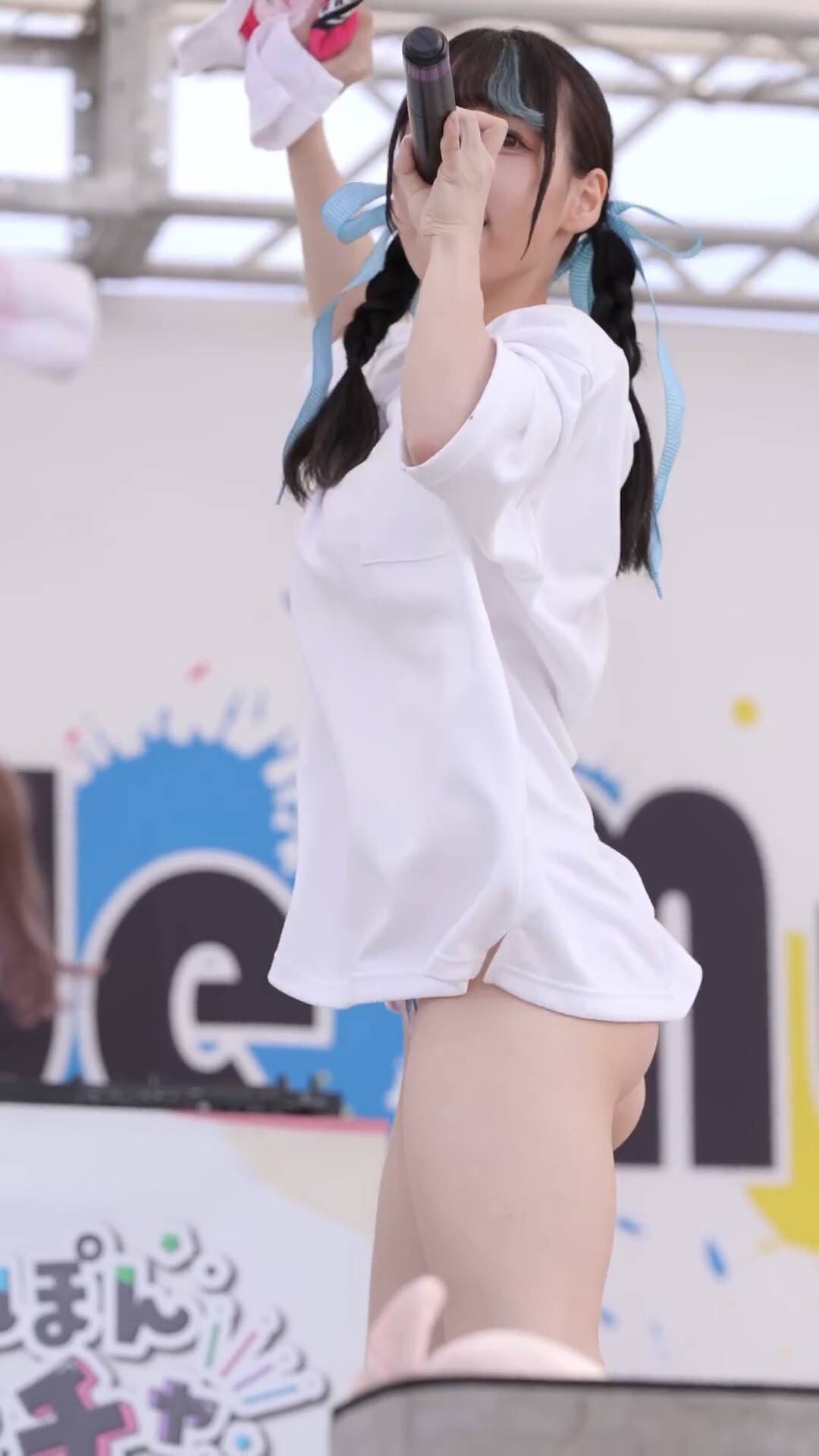 にほんわちゃちゃ　鈴木Mob　エロ 画像】アイドルさん、ステージでとんでもないエロ尻を見せつけてしまうｗｗｗｗｗｗ : 女子アナお宝画像速報－5chまとめ