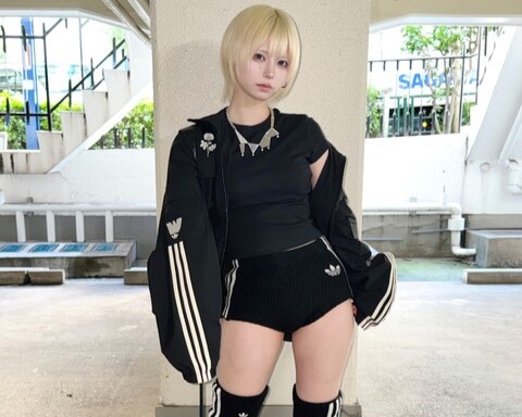 【画像】金髪ショート美形ギャルさん、振り向いたら思いっきりハミケツしてたｗｗｗｗｗｗｗ
