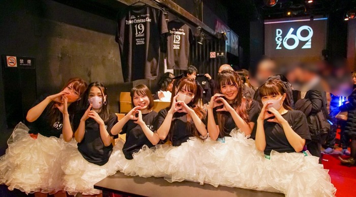 【動画】Hな地下アイドルさん、ライブ中に生パ○ツ着替えをやった結果ｗｗｗｗｗｗ
