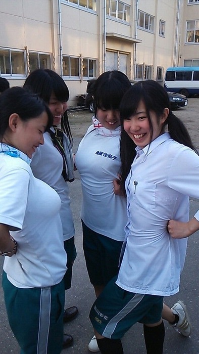女子高生のおっぱい