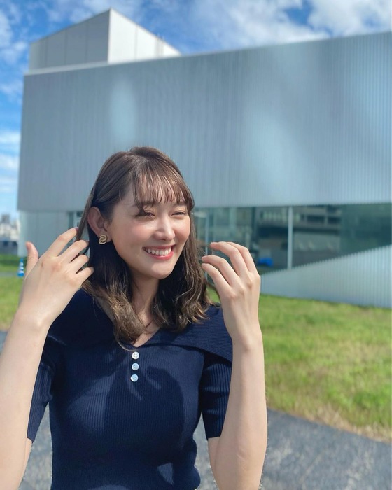 森山みなみアナのニット乳6