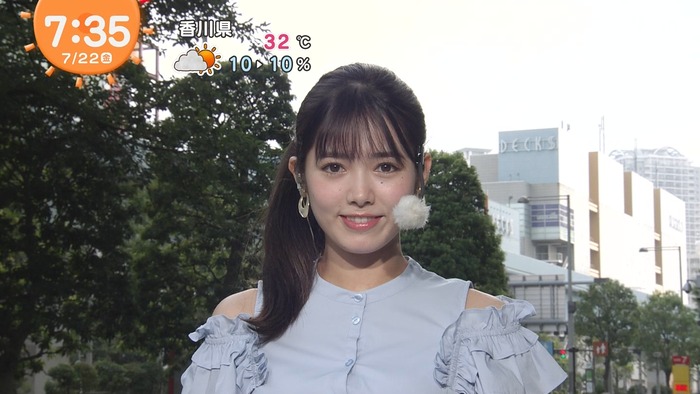 谷尻萌のおっぱいに蝉