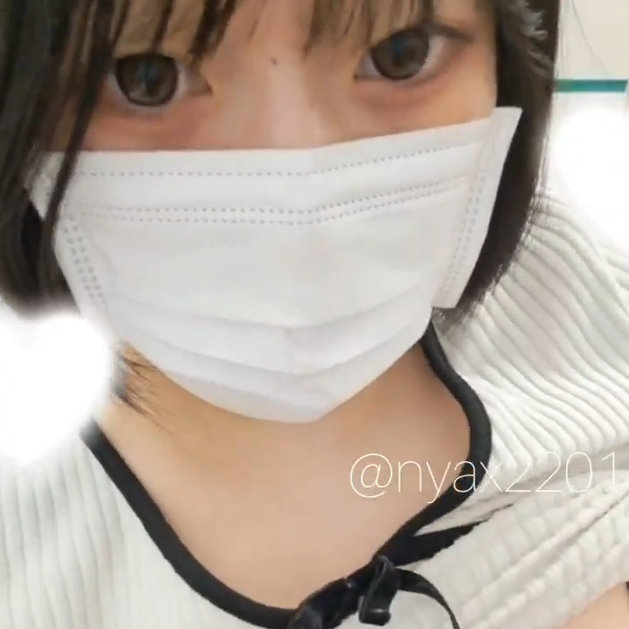 【動画】陰キャ女子さん、自撮りでお○ぱいポロリしてしまうｗｗｗｗｗｗ
