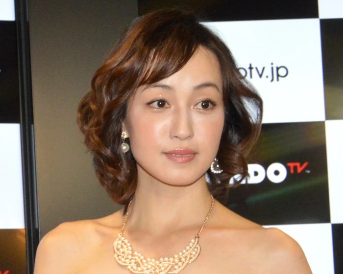 【画像】最新の及川奈央(45)さん、オトナの雰囲気を出してしまうｗｗｗｗｗ