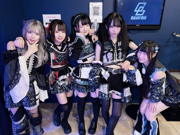 【画像】ファンサが神対応すぎる地方アイドルグループが発見されるwwwww