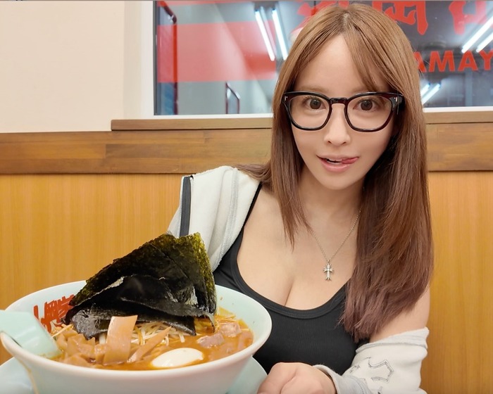 【画像】∧∨女優さんがラーメンを食べる驚きの理由、ついに解明する者が現れるｗｗｗｗｗｗｗ