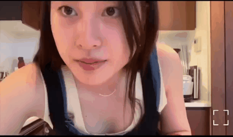Gif 土屋太鳳の巨乳谷間がエロ過ぎる 画像 タンクトップ前かがみで乳披露 芸能ニュース どん Gif 土屋太鳳の巨乳谷間がエロ過ぎる 画像 タンクトップ前かがみで乳披露 芸能ニュース どん