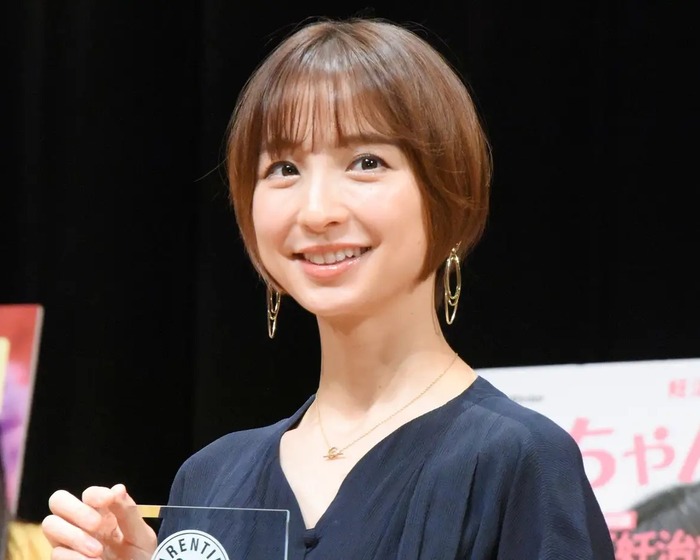 【画像】篠田麻里子(40)さん、女子高生コスプレをした結果ｗｗｗｗｗ