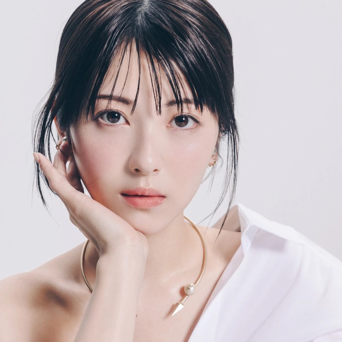 【画像】浜辺美波さん、身体がめちゃくちゃ薄かったｗｗｗｗｗ