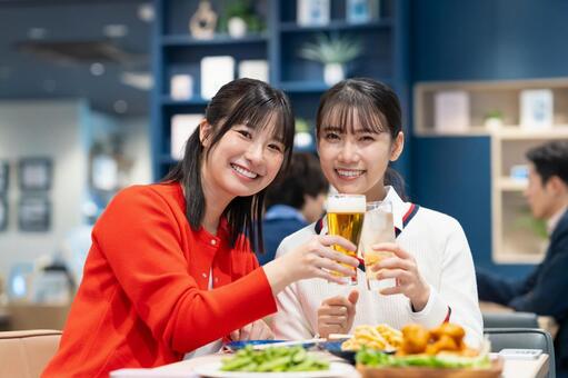 【動画】平成の飲み会女子さん、ガチでおま○こ連発してた件wwwwwww