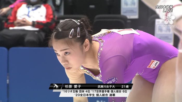体操選手の巨乳