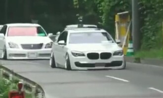 車高を低くしたBMW