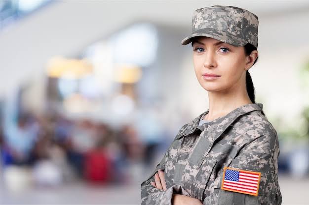 【画像】アメリカ軍女子さん、兵隊な不向きなカラダだった件wwwww